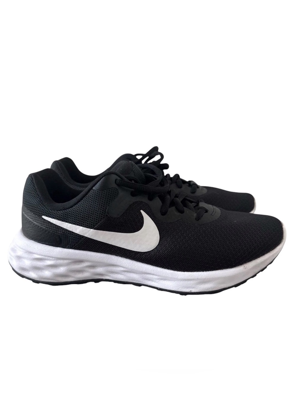 Nike Revolution 6 Next Nature Womens Black & White Running Shoe Sneaker Size 9.5